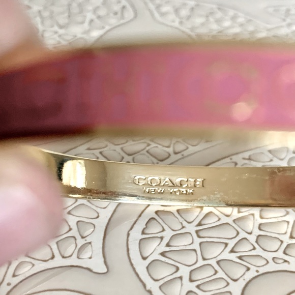 ✨NEW✨COACH PINK & GOLD BANGLE BRACELET - Picture 7 of 9